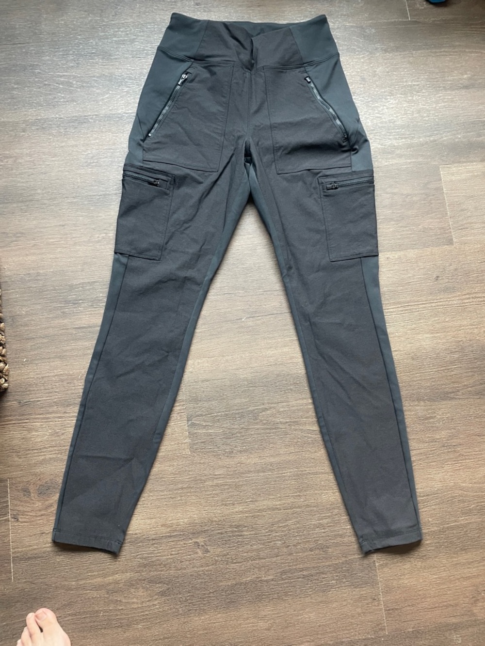 Athleta leggings with pockets